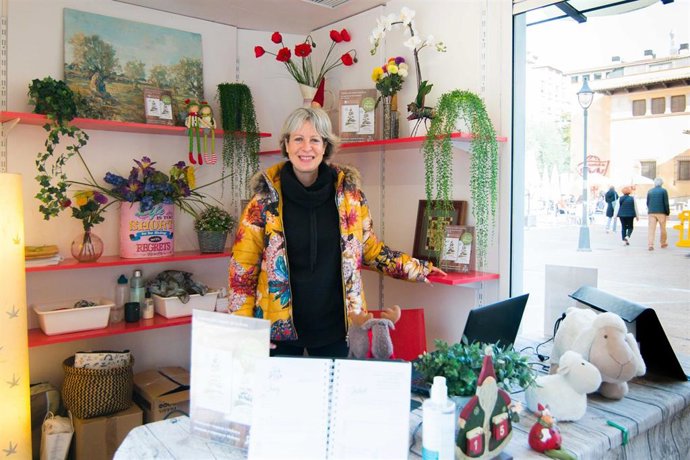 La emprendendora Arantxa Gállego en el quiosco de PalmaActiva.
