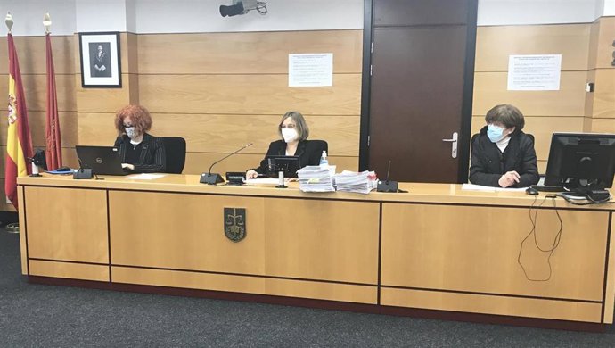 Primer juicio celebrado con tres magistradas destinadas en la Audiencia de Navarra.