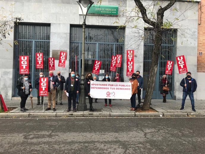 Protestas de UGT contra la orden del SAS que "quita derechos" a los profesionales del sistema sanitario público