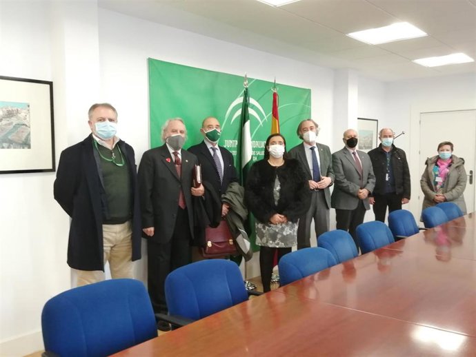 Firma de convenio en la Delegación de Salud y Familias