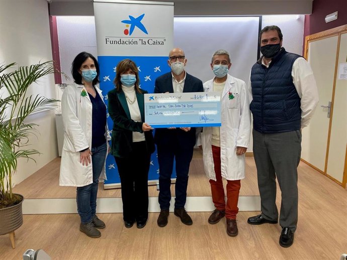 El Hospital San Juan de Dios de Zaragoza incorpora la fisioterapia en la Unidad de Cuidados Paliativos gracias al apoyo recibido por CaixaBank, a través del presupuesto descentralizado de la Fundación 'la Caixa'.