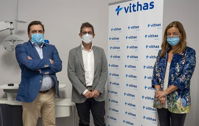 De izquierda a derecha; el director del Grupo Vithas, Pedro Rico, el director de Vithas Eurocanarias, Humberto Carreras, y la directora gerente de Canarias, Paloma Leis