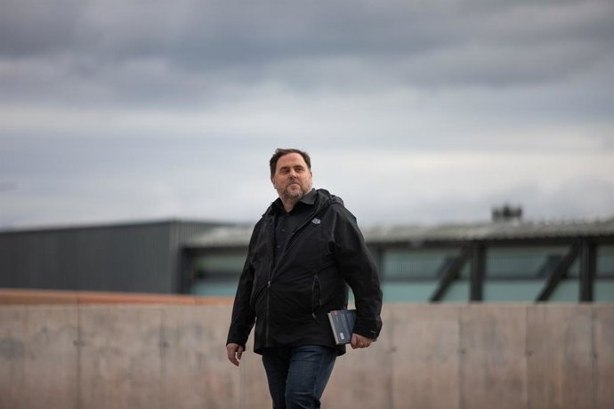 El líder de ERC, Oriol Junqueras, a su salida de la prisión de Lledoners