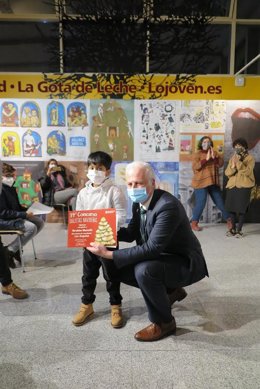 Ibrahim Mustafá, del Centro de Educación Especial Los Ángeles, gana el concurso de tarjetas de Navidad del Ayuntamiento