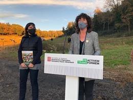 La consellera de Agricultura, Teresa Jord, en la campaña informativa para impulsar la gestión de las deyecciones ganaderas.