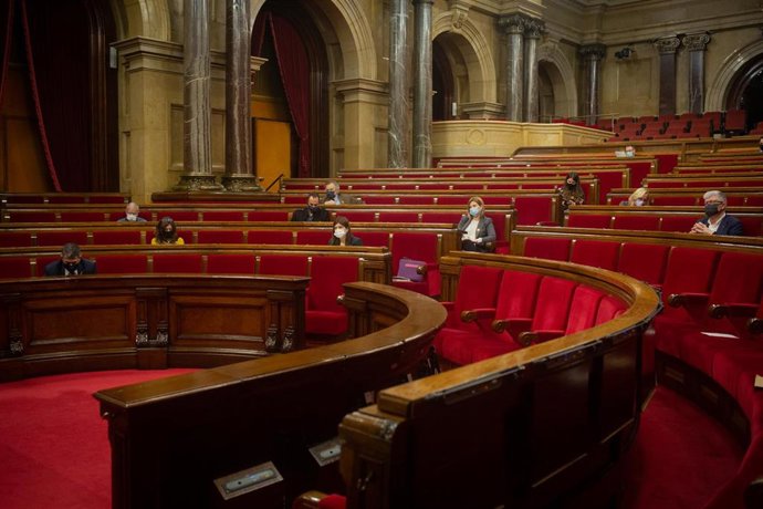 Sesión plenaria en el Parlament de Catalunya, en Barcelona, Catalunya, a 15 de diciembre de 2020. 
