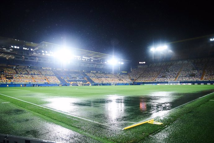 A general view of La Ceramica Stadium raining during the Uefa Europa League Group I mach between Villarreal and Maccabi Tel Aviv at Estadio de la Ceramica on November 5, 2020 in Vila-real, Spain
