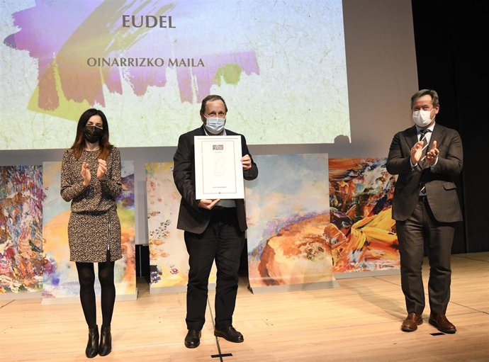 Recibimiento del reconocimiento Bikain por parte de Eudel