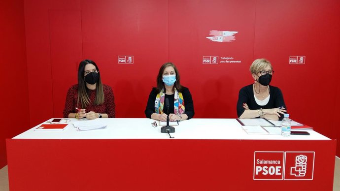 Encuentro de socialistas con plataformas y familiares de personas en residencias en Salamanca