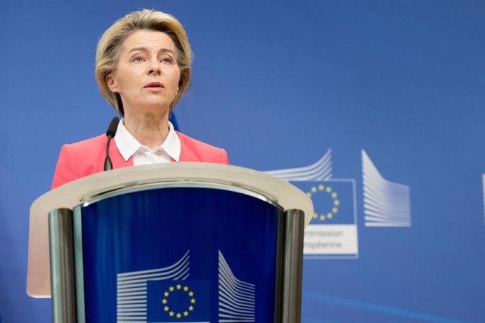 HANDOUT - 13 December 2020, Belgium, Brussels: EU Commission President Ursula von der Leyen delivers a statement at the EU headquarters. Britain and the European Union are to push on past a self-imposed deadline with negotiations for a post-Brexit deal 