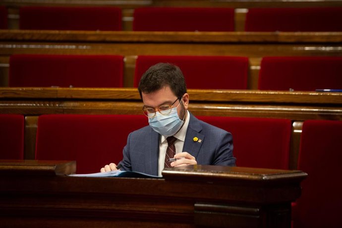El vicepresidente de la Generalitat y coordinador nacional de ERC, Pere Aragons durante una sesión plenaria en el Parlament de Catalunya, en Barcelona, Catalunya, a 16 de diciembre de 2020. El Parlament comenzó el pasado lunes un pleno que durará hasta