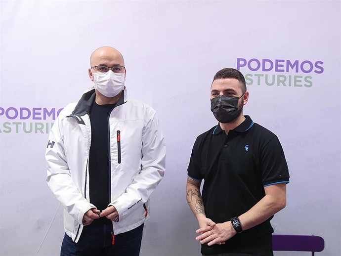 El representante de la Asociación de Músicos y Profesionales del Espectáculo del Principado de Asturias (Amproepa), Fermín Fernández, y el portavoz del Consejo Ciudadano de Podemos Asturies, Francisco Suárez.