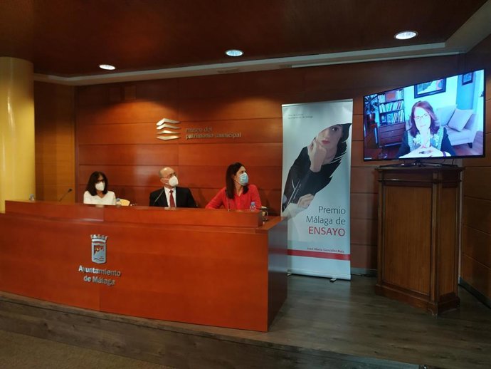 Rueda de prensa de  la obra ganadora del XII Premio Málaga de Ensayo