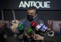 Hosteleros de Sevilla piden abrir cafeterías para meriendas y difunden un videoclip de 'Los Chanclas' en apoyo al sector