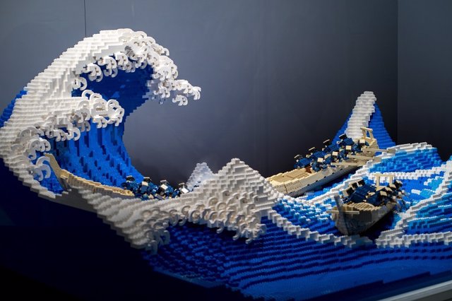 Un artista japonés recrea ‘La gran ola de Kanagawa’ con 50.000 piezas de LEGO