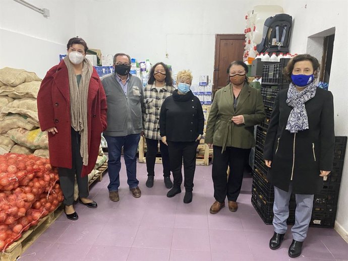 Las conselleras Mae de la Concha y Fina Santiago junto a la presidenta de Sos Mamás, Ascen Mestre; el gerente de Agromallorca, Bel Vicen; Pep Mestre, de Agroilla y la directora general de Poíticas para la Soberanía Alimentaria, Paula Valero.