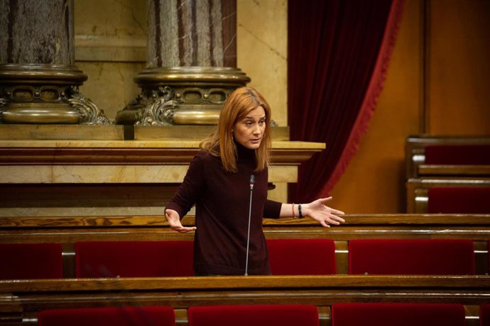 La presidenta de En Comú Podem (CatECP) en el Parlament de Catalunya, Jéssica Albiach interviene durante una sesión plenaria en el Parlament de Catalunya, en Barcelona, Catalunya, a 16 de diciembre de 2020. 
