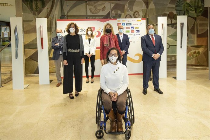 Teresa Perales, Irene Lozano, la Infanta Elena, Miguel Carballeda, Miguel Sagarra, Almudena Rivera y César Carlavilla en el acto de celebración de 25 aniversario del Comité Paralímpico Español