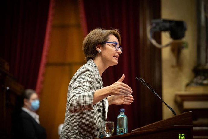 La diputada de ERC Anna Caula, interviene durante un pleno celebrado en el Parlament de Cataluña para tratar la crisis sanitaria del coronavirus, en Barcelona, Catalunya, (España), a 6 de octubre de 2020. 