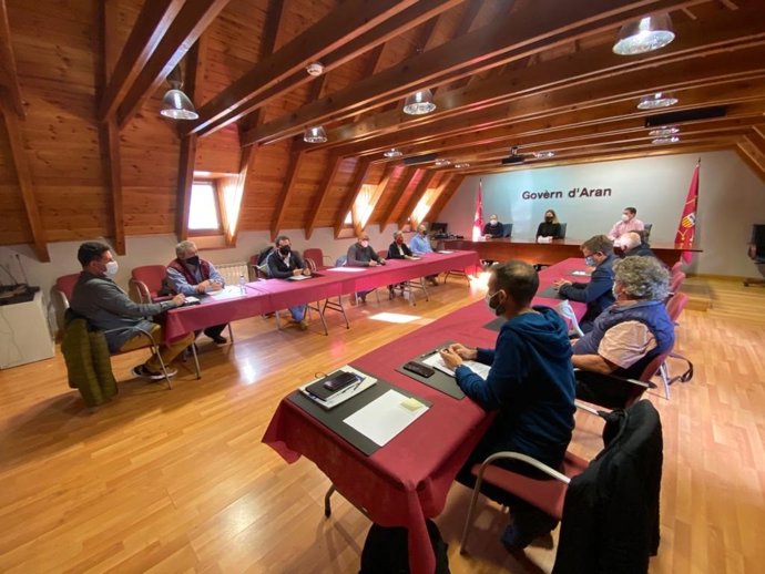 Maria Bergés, con alcaldes, alcaldesas y consellers y concelleres del Conselh Generau dAran