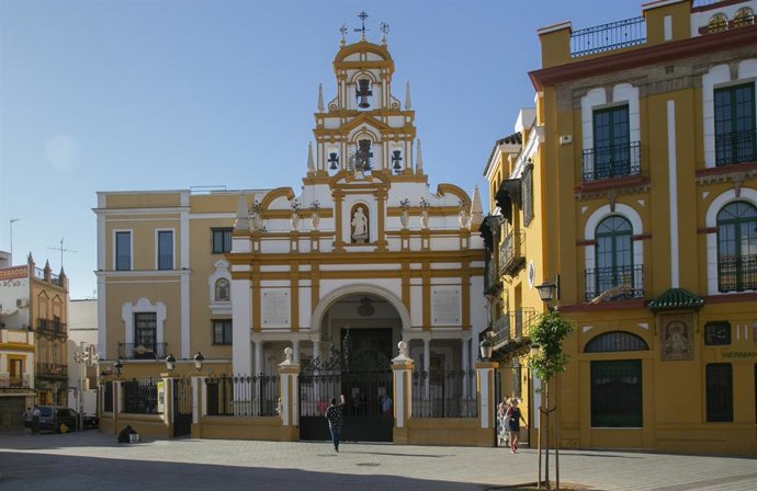 Fachada de la Basílica de la Macarena.