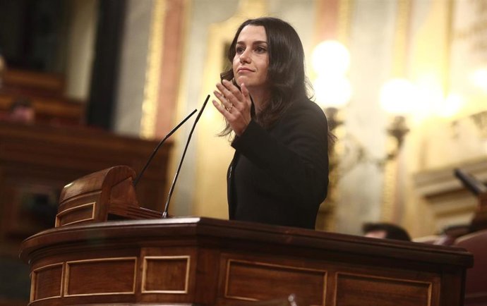 La presidenta de Ciudadanos, Inés Arrimadas, en la tribuna del Congreso de los Diputados.