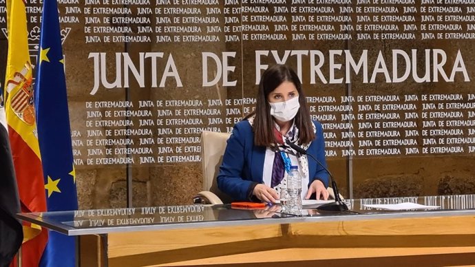 La consejera de Igualdad y portavoz de la Junta de Extremadura, Isabel Gil Rosiña, en rueda de prensa tras el Consejo de Gobierno autonómico