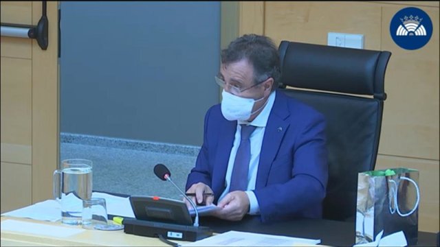 El procurador socialista José Ignacio Martín Benito interviene en la Comisión de Economía y Hacienda de las Cortes.