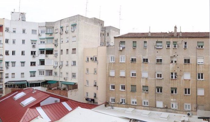 Patio de manzana en Canillas 18, en Prosperidad, que será atravesado por 38 cocinas industriales y su chimenea