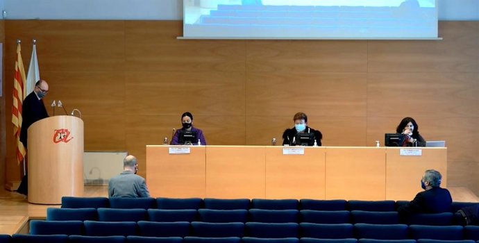 El secretario de Universidades e Investigación de la Generalitat, Francesc Xavier Grau, interviniendo en la presentación del estudio de la ACUP de impacto social de las universidades