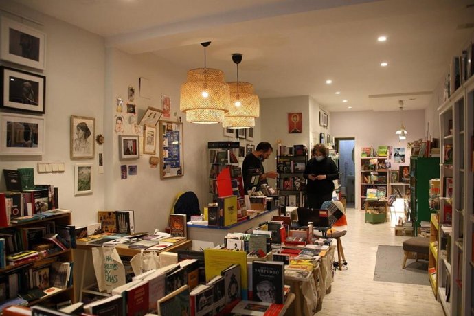 Rafael Soto, propietario de la librería Nakama