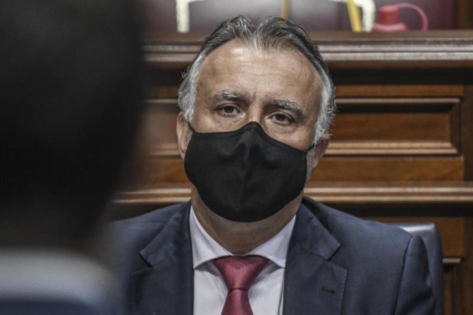 El presidente de Canarias, Ángel Víctor Torres, en sede parlamentaria