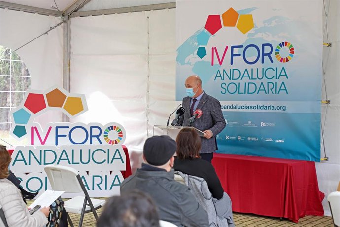 El presidente de la Diputación de Córdoba, Antonio Ruiz, en la clausura del IV Foro Andalucía Solidaria organizado por Famsi
