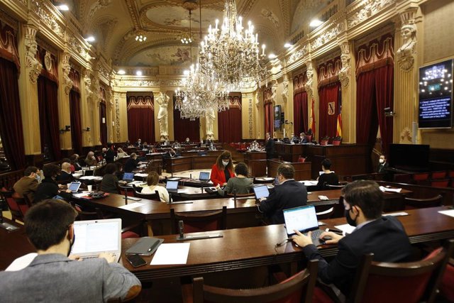 Vista de sesión plenaria en el Parlament.
