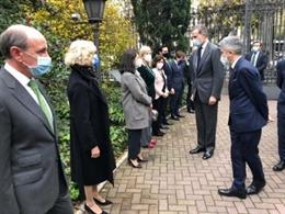 El Rey Felipe acompañado por el ministro del Interior, Fernando Grande-Marlaska, en los Premios Fundación Víctimas del Terrorismo