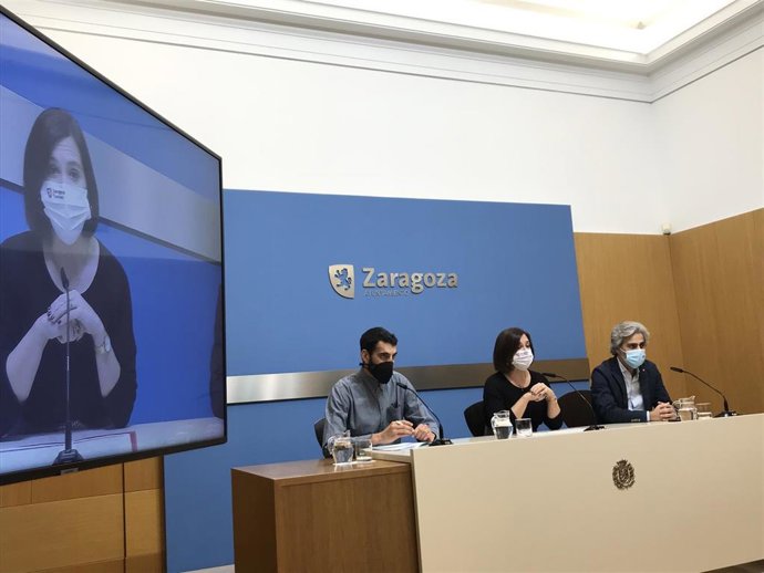 La vicealcaldesa de Zaragoza y consejera municipal de Cultura y Proyección Exterior, Sara Fernández, el CEO de Hunteet, Alberto Oliván; y el responsable de marketing de la empresa HMY, Alberto Fantova, presentan el I Delicau Market Fest