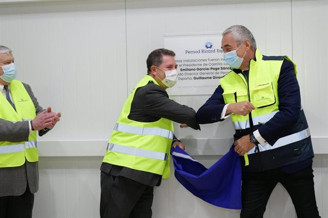 El presidente de C-LM, Emiliano García-Page, durante la inauguración de la ampliación de las instalaciones de la planta de Pernod Ricard en Las Labores (Ciudad Real)