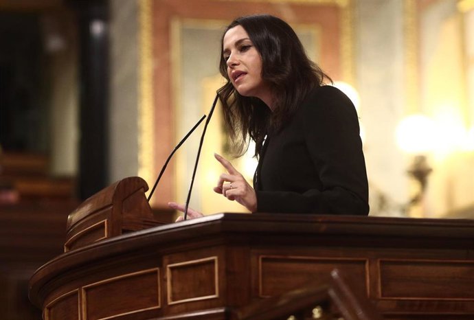 La presidenta de Ciudadanos, Inés Arrimadas, en la tribuna del Congreso de los Diputados.