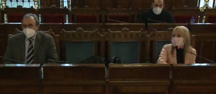 Mar García  Salgado, a la derecha