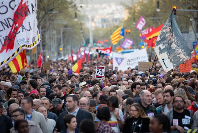 Manifestació contra Vox i el racisme a Barcelona.