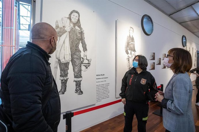 El artista Steve Gibson propone una mirada distinta en la exposición 080 en femenino del Museo del Fuego