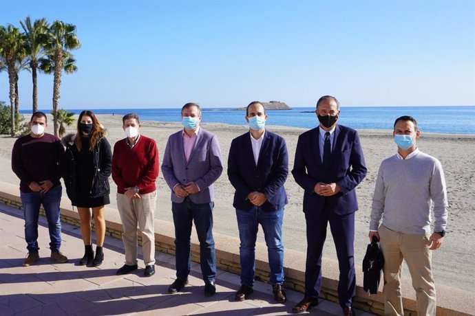 José Luis Delgado visita las playas de Carboneras