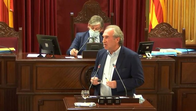 El conseller de Educación, Universidad e Investigación, Martí March, durante su intervención.