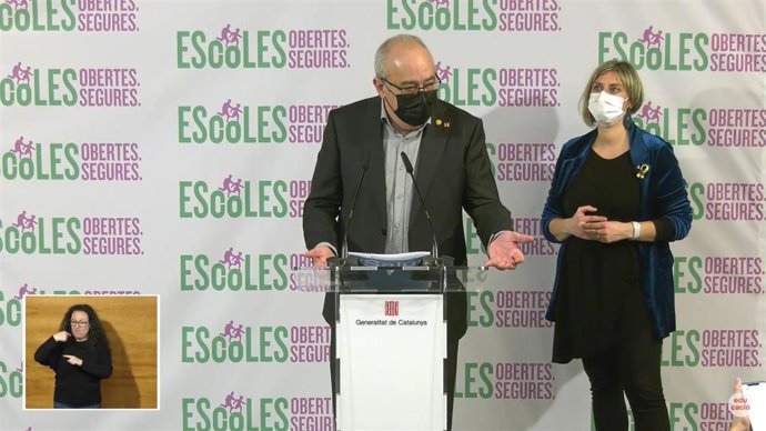 Los consellers de Educación, Josep Bargalló, y de Salud, Alba Vergés, en una rueda de prensa
