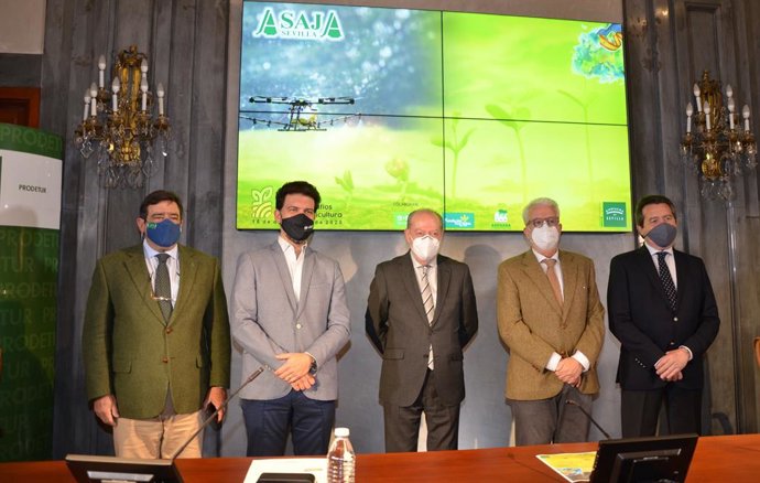 Imagen de este miércoles de la jornada organizada por Asaja-Sevilla sobre 'Retos y nuevos desafíos para la agricultura'.