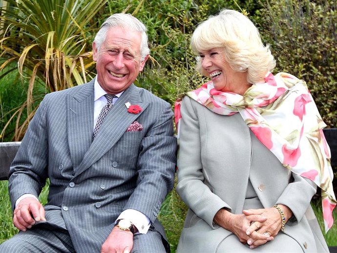 Prince Charles, Prince of Wales and Camilla, Duchess of Cornwall continue to laugh after a bubble bee took a liking to Prince Charles during their visit to the Orokonui Ecosanctuary on November 5, 2015 in Dunedin, New Zealand.