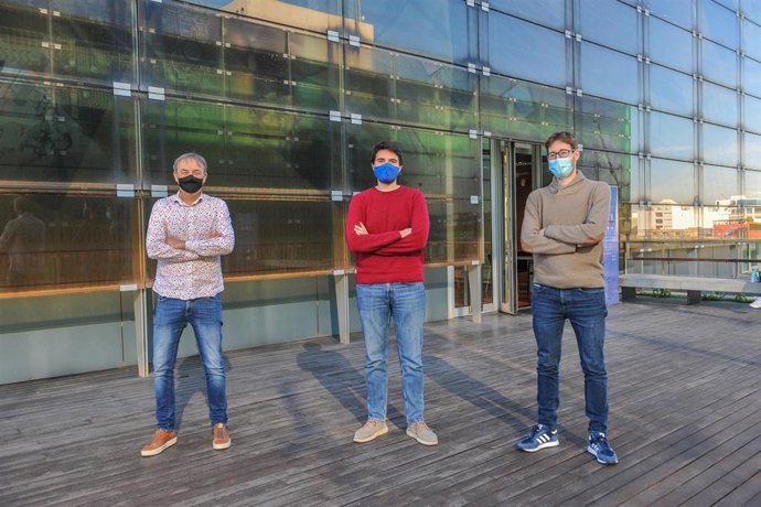 Investigadores de la UPV desarrollan un sistema que permite la autoprogramación de circuitos fotónicos