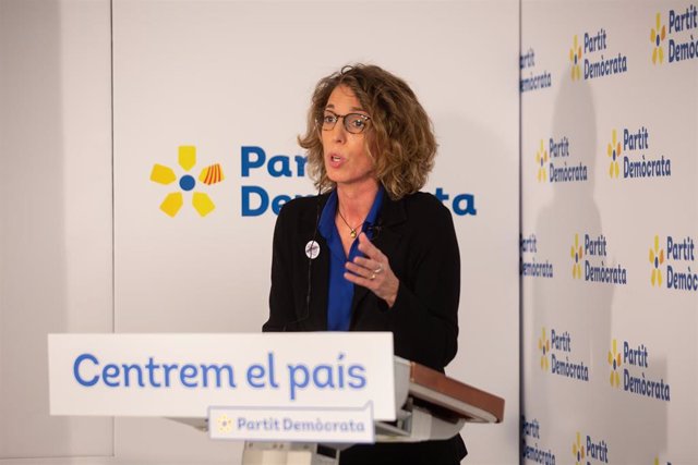 La exconsellera y candidata del PDeCAT a las elecciones catalanas, Àngels Chacón interviene en un encuentro Digital de Europa Press, en Barcelona (España), a 17 de diciembre de 2020. Las elecciones catalanas serán el próximo 14 de febrero al no haber ning