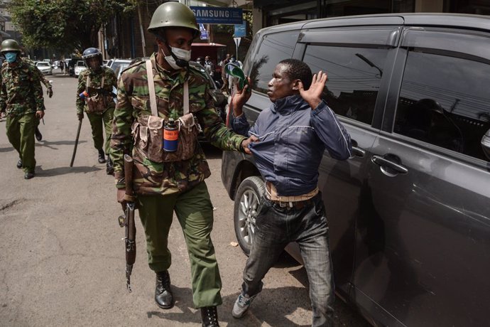 07 July 2020, Kenya, Nairobi: An officer from the General Service Unit (GSU) arrests a protestor during a protest against police brutality. Photo: Dennis Sigwe/SOPA Images via ZUMA Wire/dpa