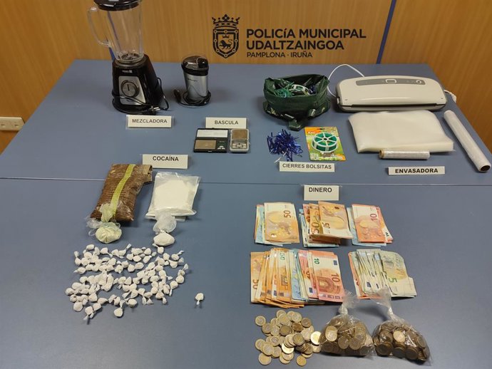 Material y dinero incautado.